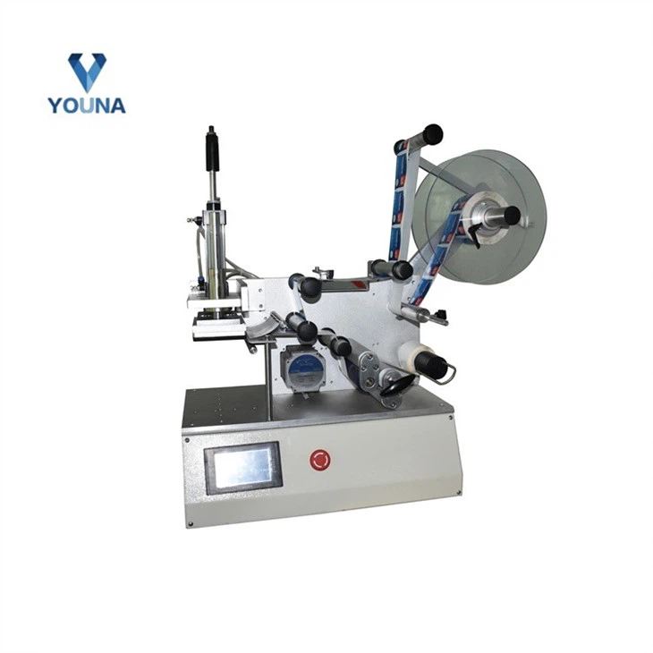 semi automatic flat bottle labeling machine (2)